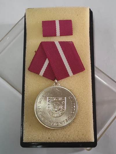 韵星假日拍卖第三十六期 -- Rimey Holidays Auction 36 - 民主德国银级民防忠诚服务奖章带原盒略