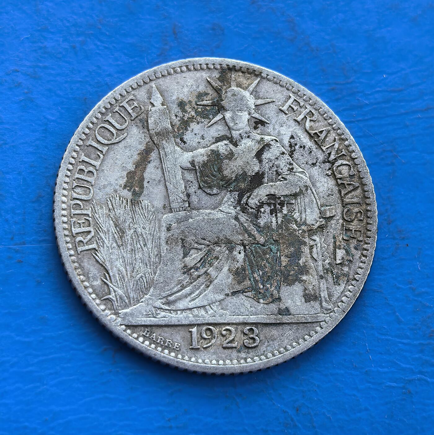 外国优质银币非洲美洲币，周六九点倒数截拍，满百包邮，持续收拍 法属印支1923 年 20 分坐洋银币纯银价65元，正面是持炬自由女神像，背面花环环绕标面值，年份清晰带铸造标识，是殖民币中热门小面值品种，历史味浓。