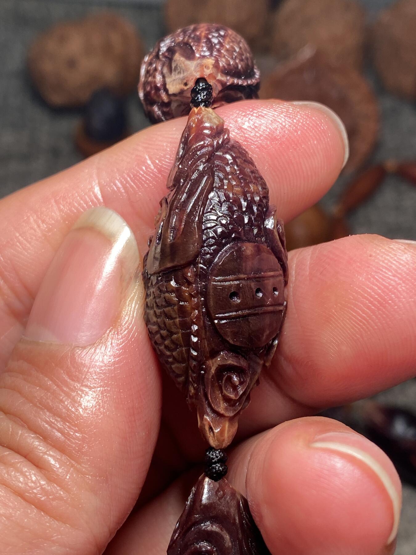 苏工名家王红秋个人作品展示 福利老苏工核雕，纯手工雕刻，紫核七龙珠手串个性十足，等待有缘人，市场无同款，尺寸1。7x3.7喜欢的来呀