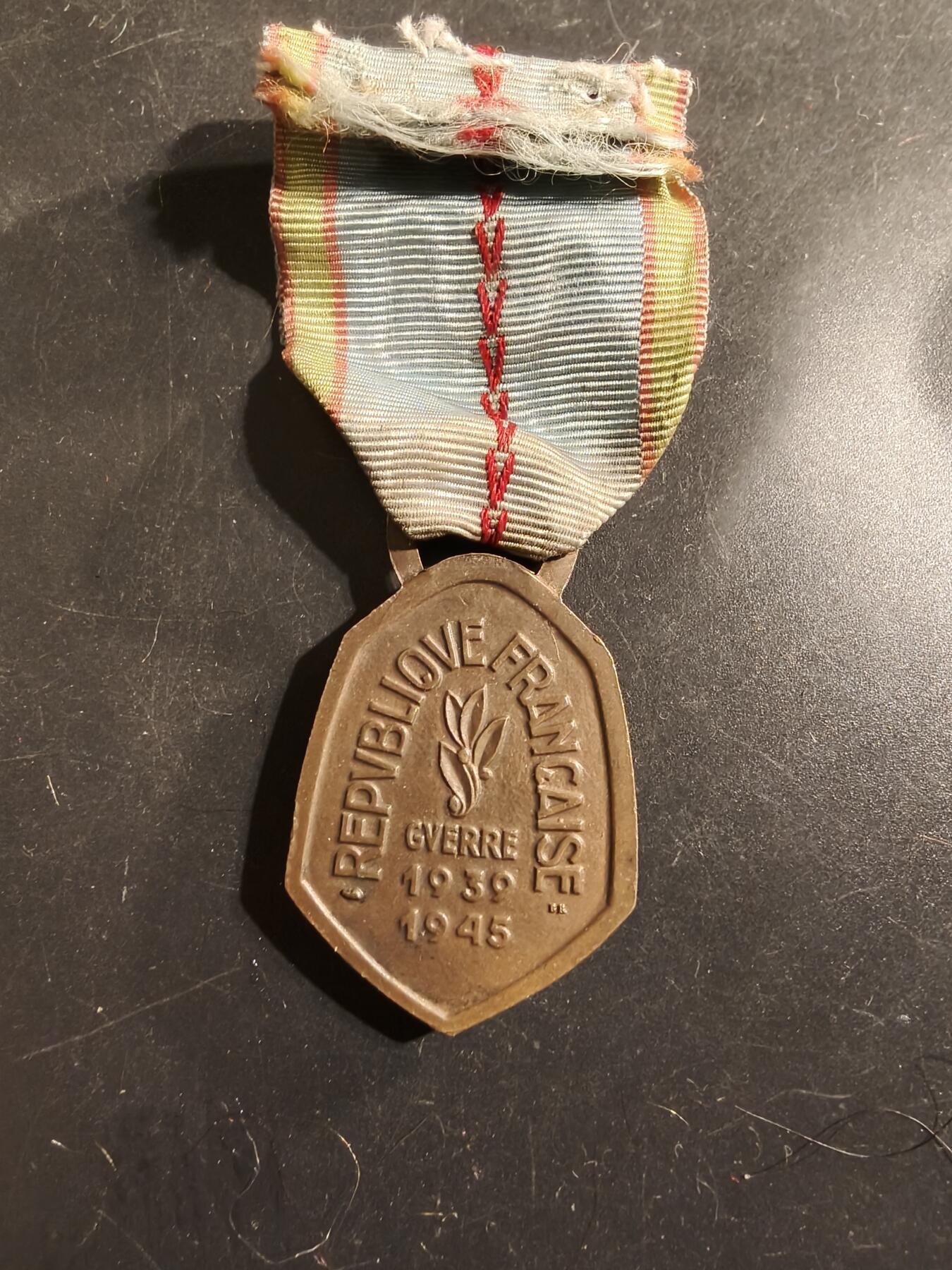 老王徽章第175期 法国二战纪念章