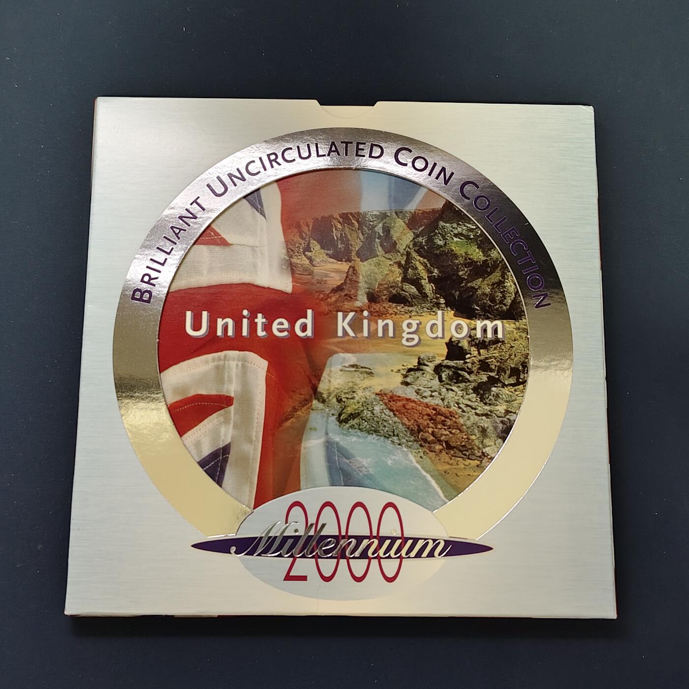 【全场包邮】纯粹捡漏拍492场【封装套币专场】-注意佣金 英国2000年官方封装套币-含2镑机械时代+1镑威尔士红龙+50便士公共阅读+流通套币