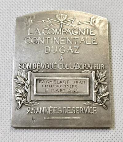 “甄选寰宇 · 臻藏岁华”新年精品场（直播拍卖）-甄臻铺-世界币章拍卖（第47期）送拍享返佣金等优惠多多 - 法国大陆德加兹公司25周年纪念银章，边铭2 ARGENT，尺寸66毫米×53毫米，重110.7克，这枚银章保存完好，包浆自然，雕工精美，是法国工业发展的重要见证。银价暴涨 把握入手机会