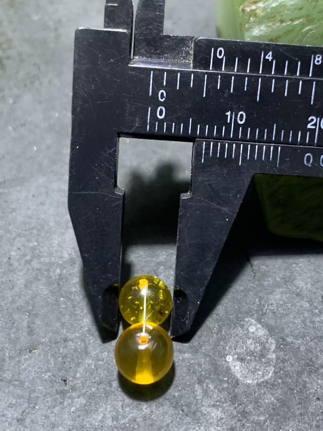 天然金珀通货圆珠一对，