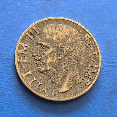 外国优质银币非洲美洲币，周六九点倒数截拍，满百包邮，持续收拍 - 意大利1940 年 10 分币，正面印维托里奥三世头像，背面展国徽（十字盾 + 麦穗橡叶），铜质币承载二战时期君主制货币文化，兼具历史纪念与国家符号收藏价值。