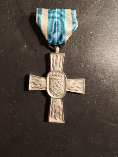 老王徽章第175期 - 德国巴伐利亚州消防员功绩十字奖章
