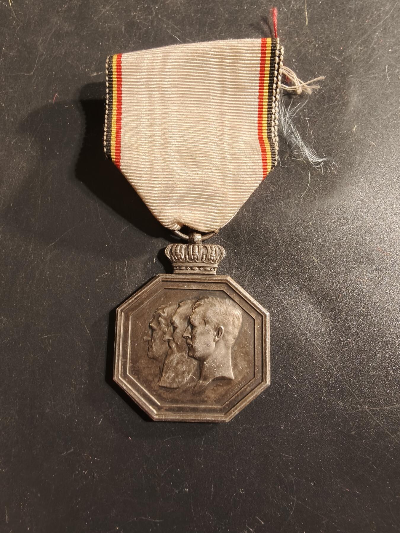 老王徽章第175期 比利时王国建国百年纪念章