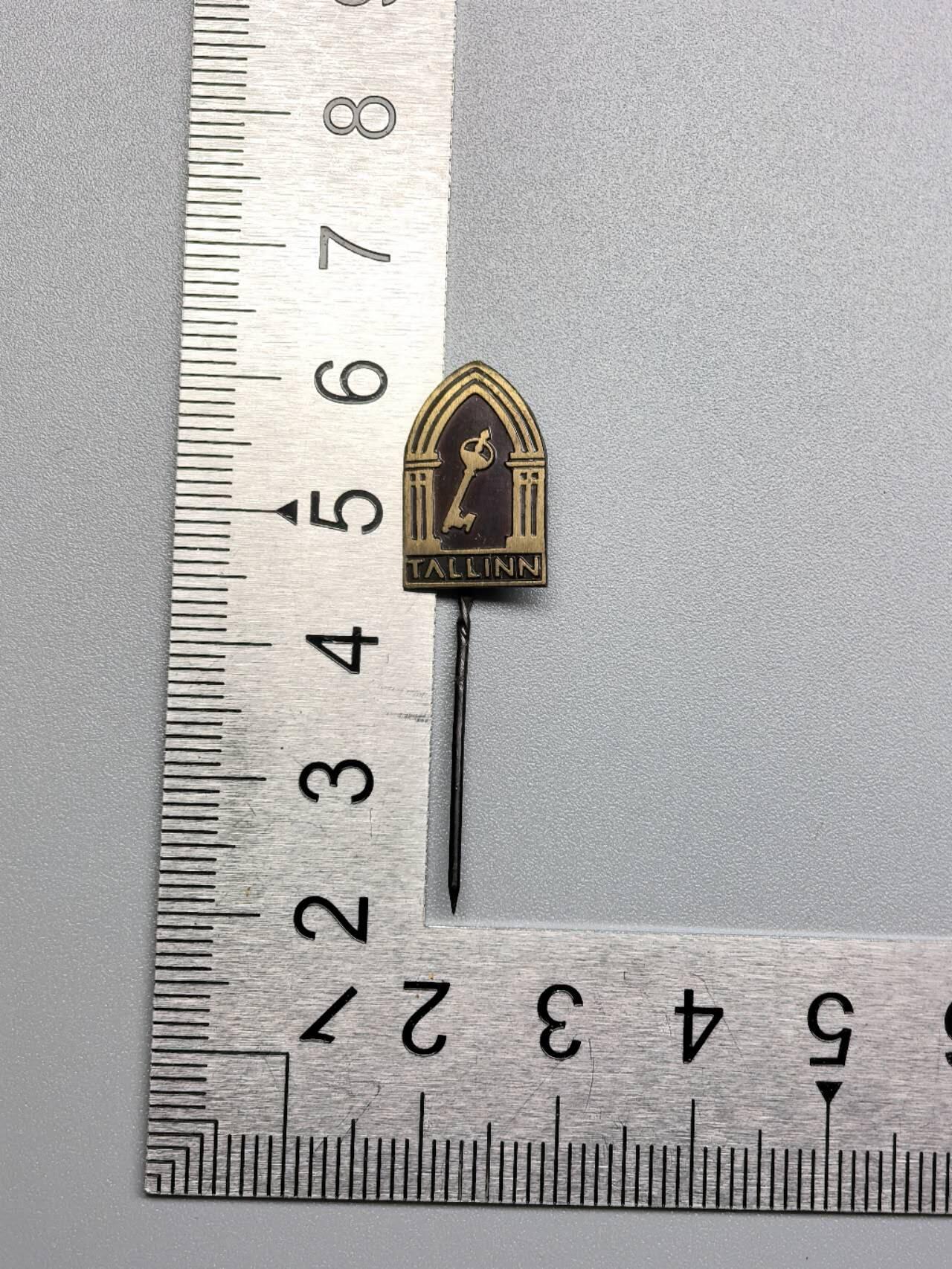 小驴勋章奖章收藏1月10日周六晚六点拍卖（珍爱和平，收藏战争，铭记历史，勿忘国耻，忠党爱国。有偿代拍，送拍规则在简介最后，参拍须阅读规则后再参拍，关系到运费包装发货时效真假辨别等关键信息，拍卖时不再发原图，看大图店主微信码在拍卖店铺介绍里）