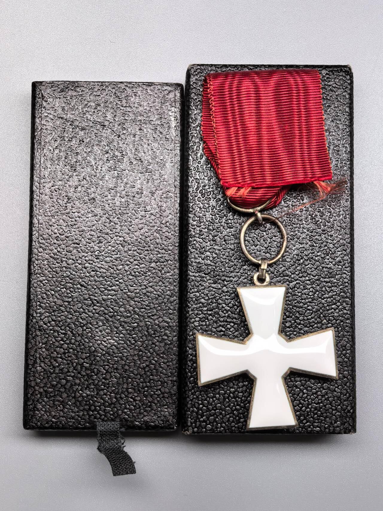 小驴勋章奖章收藏1月10日周六晚六点拍卖（珍爱和平，收藏战争，铭记历史，勿忘国耻，忠党爱国。有偿代拍，送拍规则在简介最后，参拍须阅读规则后再参拍，关系到运费包装发货时效真假辨别等关键信息，拍卖时不再发原图，看大图店主微信码在拍卖店铺介绍里）