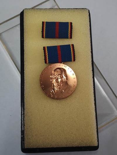 韵星假日拍卖第三十六期 -- Rimey Holidays Auction 36 - 民主德国铜级威廉胡夫兰奖章 少见种类 带原盒略 库存品相