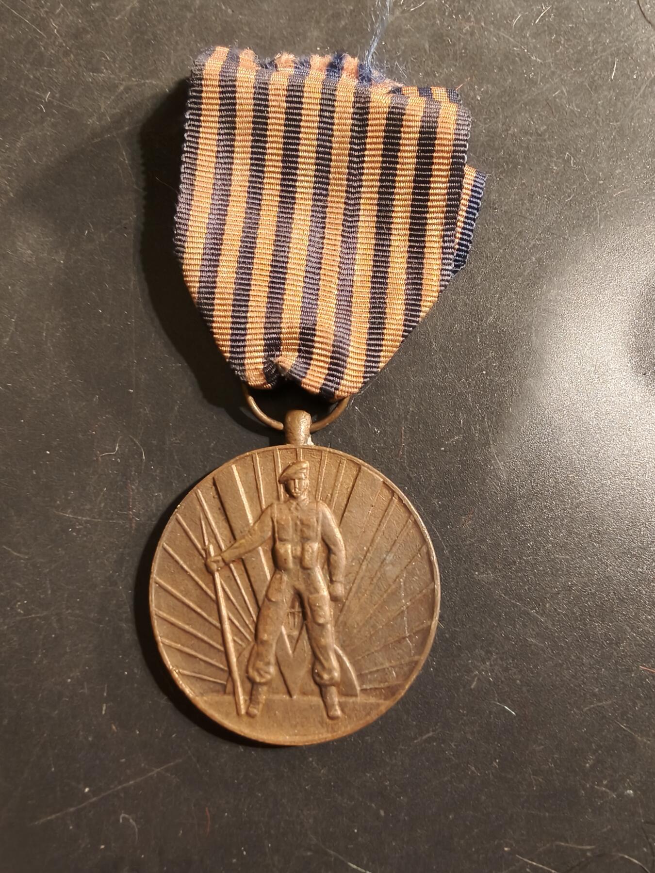 老王徽章第175期 比利时二战志愿者服役奖章