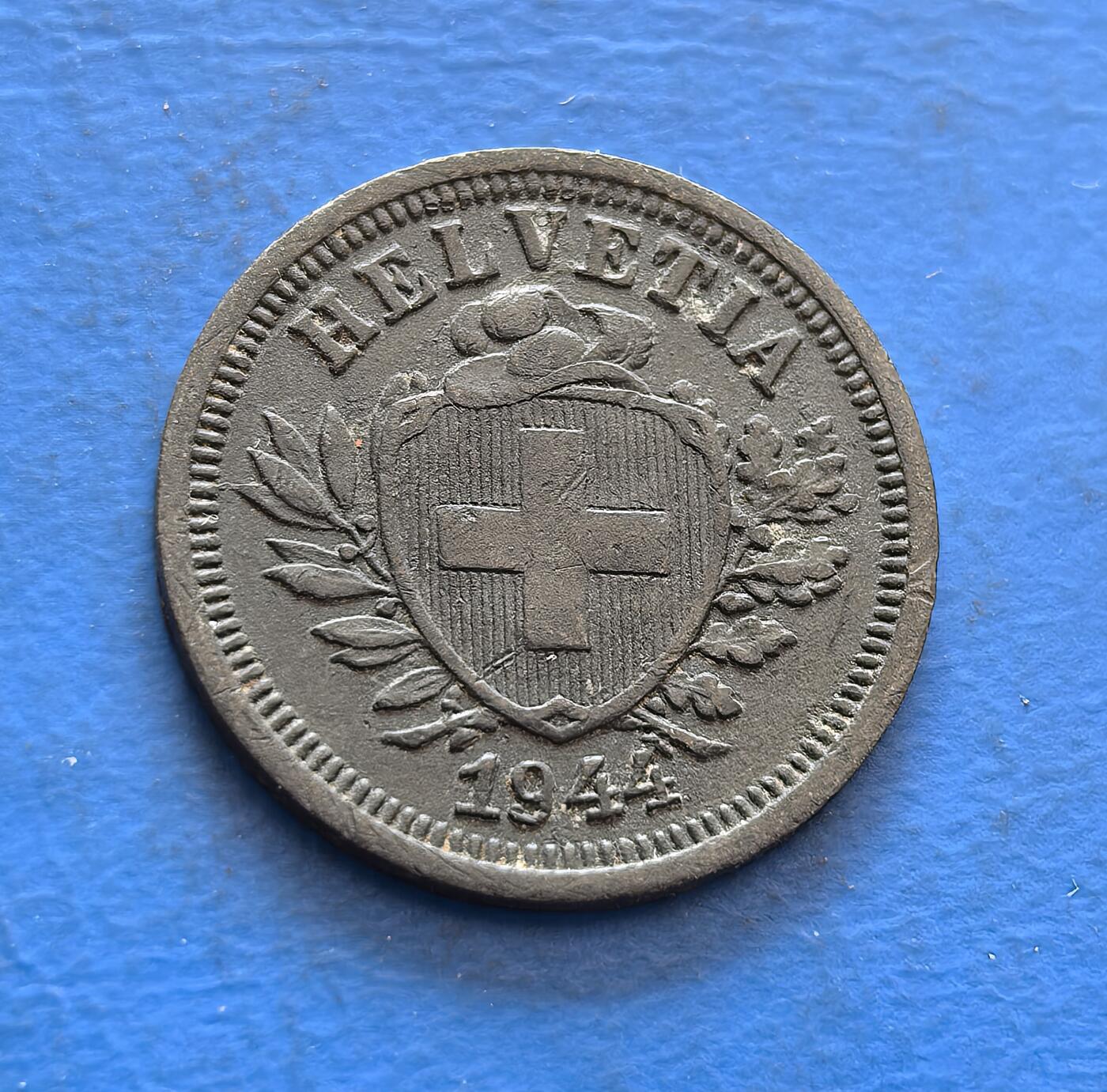 外国优质银币非洲美洲币，周六九点倒数截拍，满百包邮，持续收拍 德占瑞士1944 年 1 分，正面展十字盾徽 +“HELVETIA”，背面饰月桂环 + 币值，金属币承载二战时期瑞士货币文化，兼具国家符号与传统纹饰收藏价值。