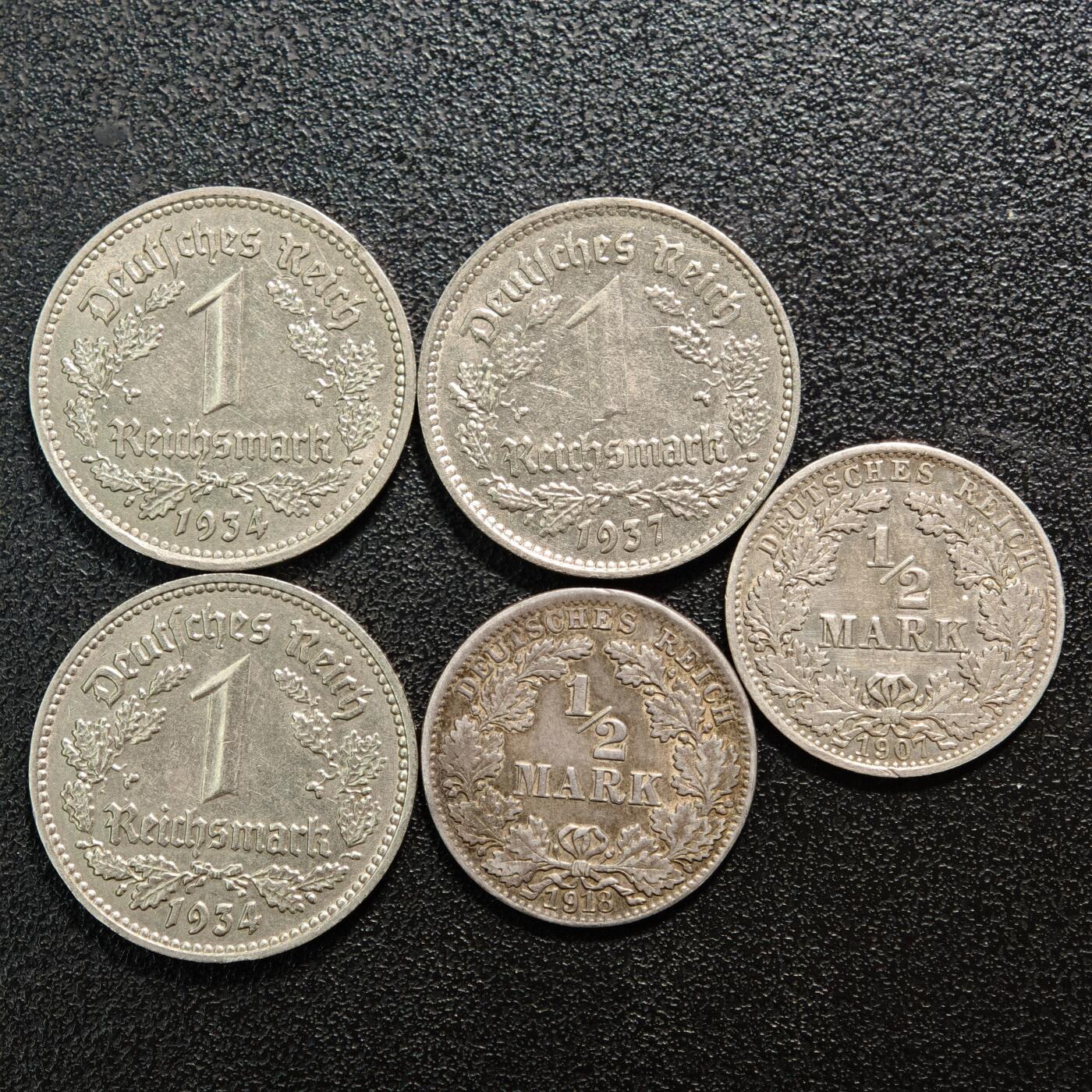 【德藏】世界币章拍卖第161期 5枚一组 德国德二时期1907/1918年二分之一马克银币2枚（包浆好品）+德三时期1934/1937年1马克镍币3枚 直径约：22.9mm/枚1，20.2mm/枚1/2；重约：4.7g/枚1，2.8g/枚1/2