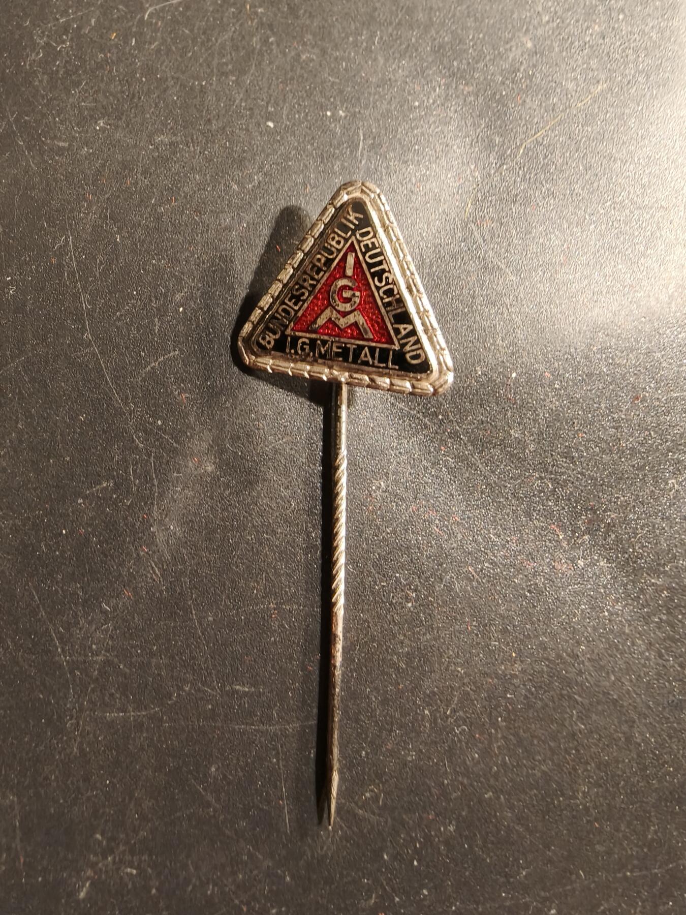 老王徽章第175期 德国金属工业协会针插