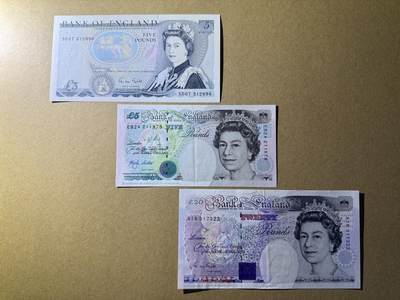 《艾美收藏》第228期-1.11周日外币精品 - 英国5、5、20镑3张 AU D序列和E序列