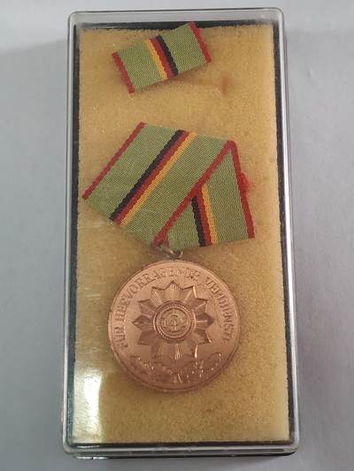 韵星假日拍卖第三十六期 -- Rimey Holidays Auction 36 - 民主德国铜级内务部功绩奖章带原盒略