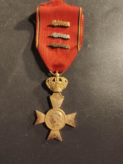 老王徽章第175期 - 比利时阿尔贝一世一战老兵协会十字奖章      金银铜三棕榈勋饰