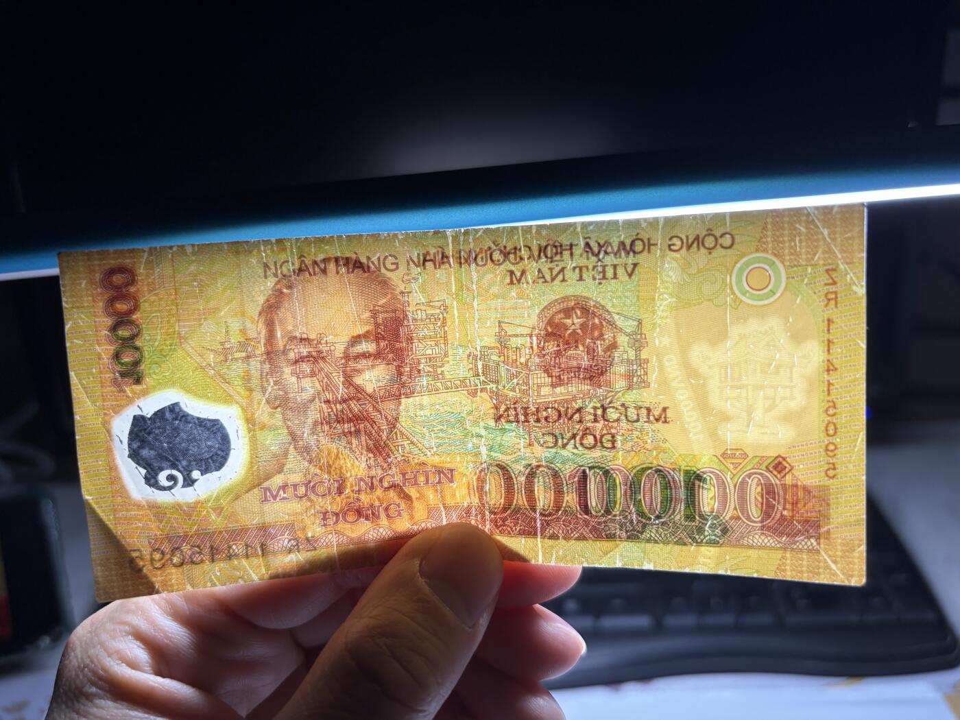 2026年集古藏今外币拍卖第一期-第3场—（总第300拍-纸币专场），本期拍完结算一次，发货时间2-3天，休息几天后继续新的一期拍卖。 越南10000盾塑料钞