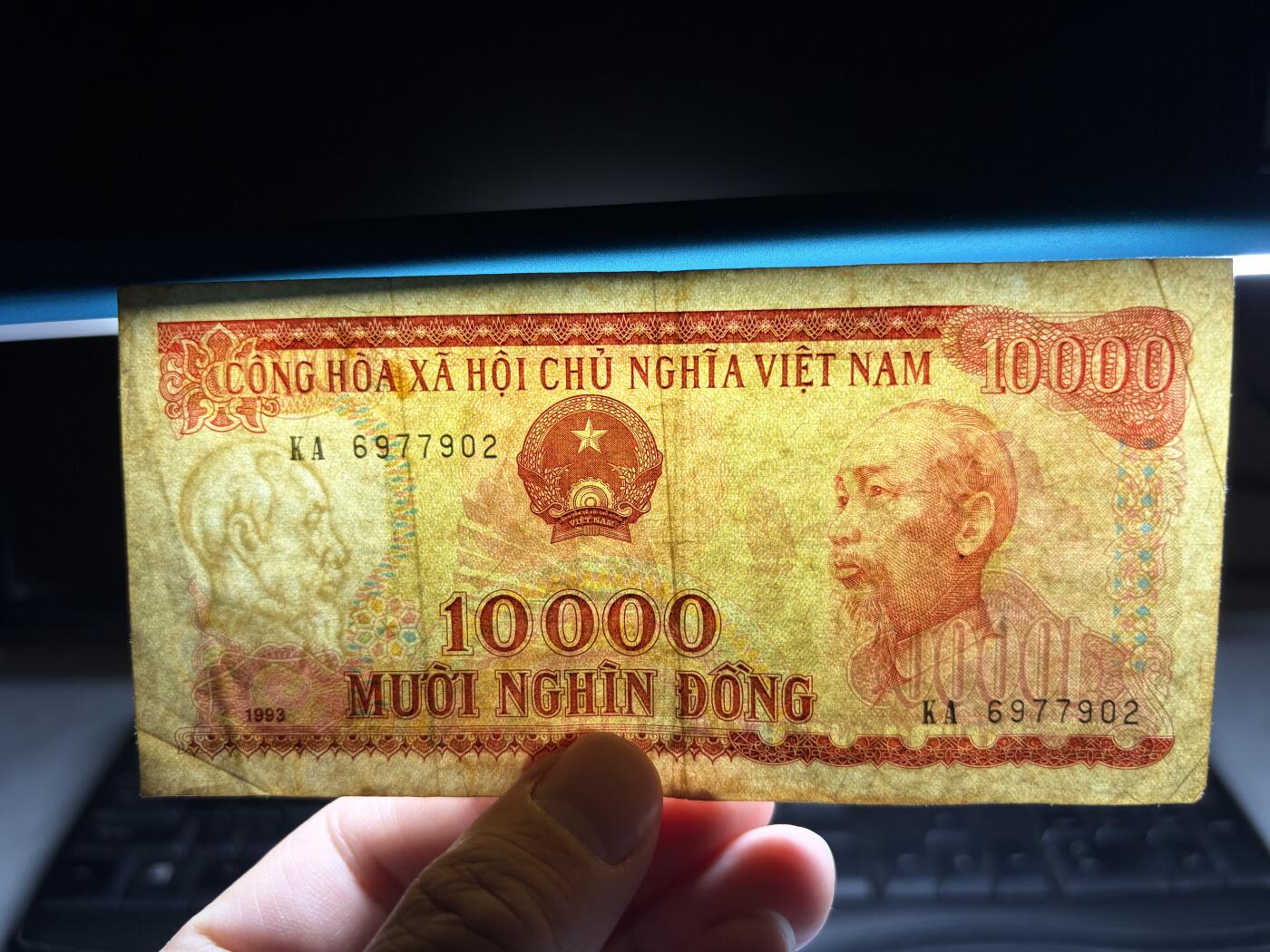 2026年集古藏今外币拍卖第一期-第3场—（总第300拍-纸币专场），本期拍完结算一次，发货时间2-3天，休息几天后继续新的一期拍卖。 1993年越南10000盾