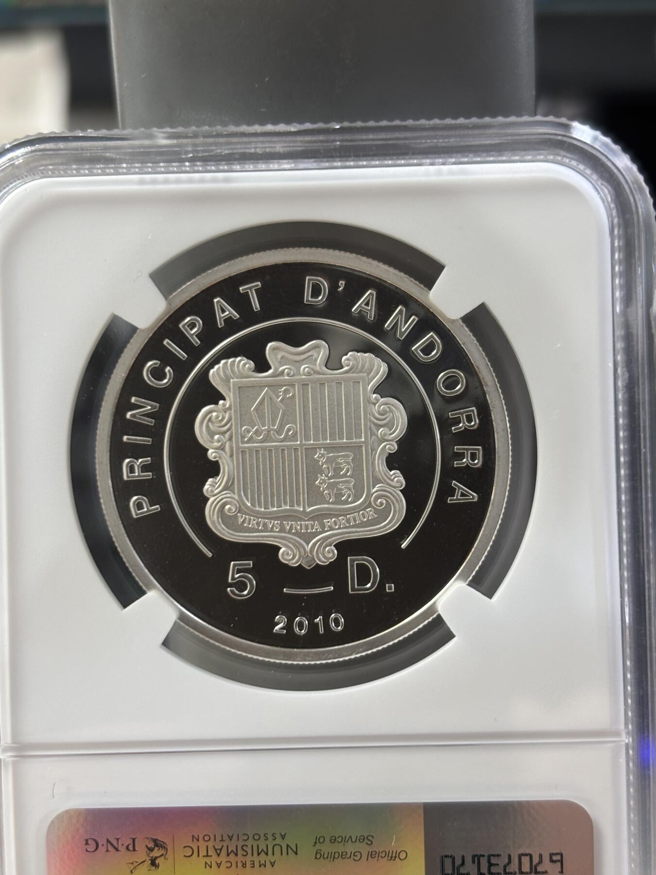 第187期拍卖 获奖币安道尔2010年比利牛斯山脉的棕熊纪念银币半盎司NGC-PF69,925银，15.57克，发行3000枚