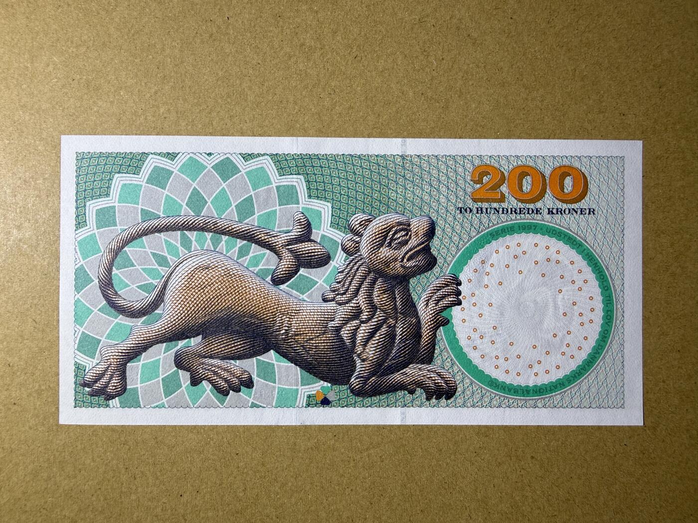 《艾美收藏》第228期-1.11周日外币精品 丹麦200克朗 UNC 2005年浮雕版