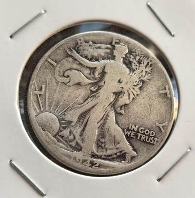 外国优质银币非洲美洲币，周六九点倒数截拍，满百包邮，持续收拍 - 美国1942 年行走自由女神半元银币，正面女神伴旭日纹，背面立鹰配 “合众为一” 格言，属二战时期币，版式经典、历史属性强，是美币收藏热门品。