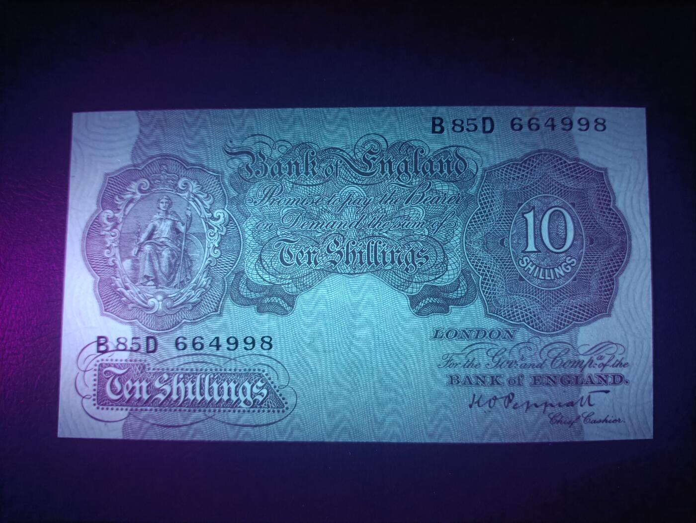 2026一月第二期，总212期 英格兰战时A序列10先令UNC-，有别于战前战后普通的红色版本用紫色印刷