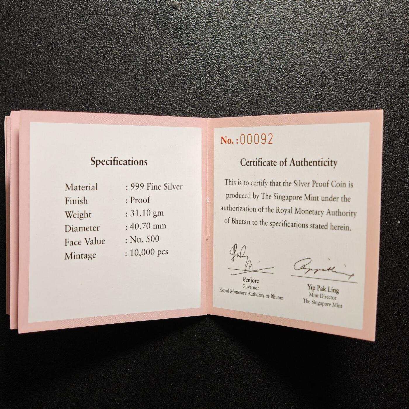 【德藏】世界币章拍卖第161期 2017年 不丹生肖鸡年高浮雕彩色纪念银币 原盒 原证书 40.7mm 1盎司 999银