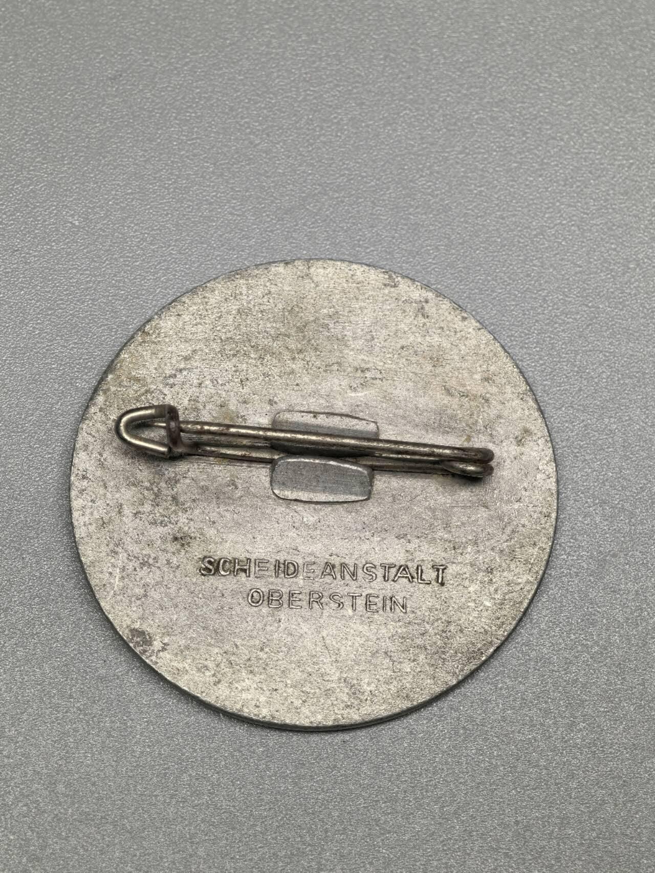 小驴勋章奖章收藏1月10日周六晚六点拍卖（珍爱和平，收藏战争，铭记历史，勿忘国耻，忠党爱国。有偿代拍，送拍规则在简介最后，参拍须阅读规则后再参拍，关系到运费包装发货时效真假辨别等关键信息，拍卖时不再发原图，看大图店主微信码在拍卖店铺介绍里）