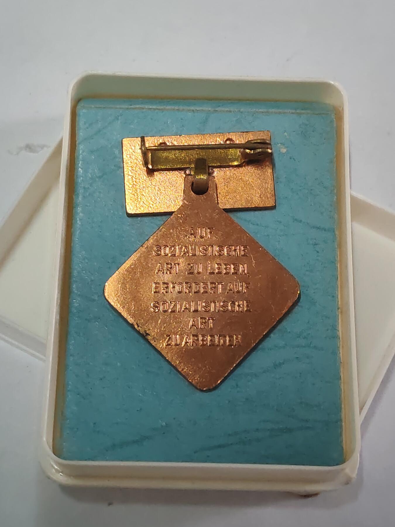 韵星假日拍卖第三十六期 -- Rimey Holidays Auction 36 民主德国个人劳动荣誉奖章带原盒早期版