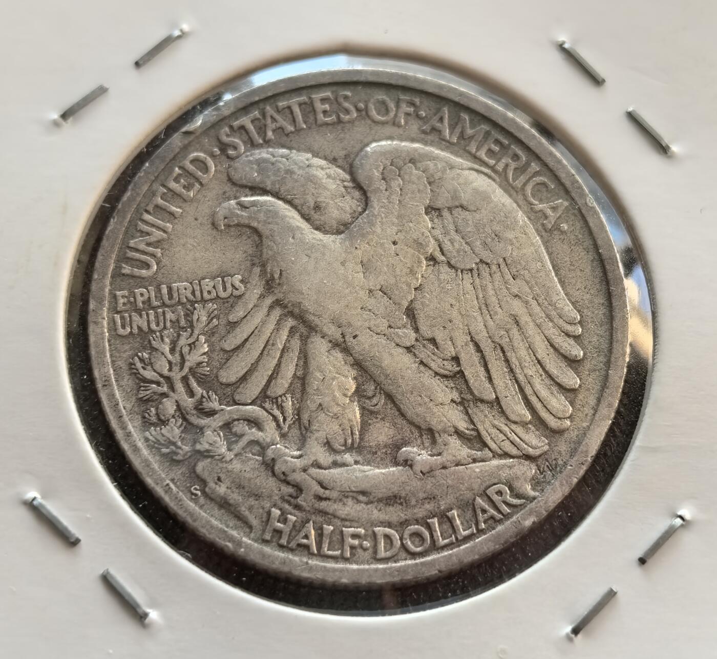 外国优质银币非洲美洲币，周六九点倒数截拍，满百包邮，持续收拍 美国1946 年行走自由女神半元银币S版，正面是持枝女神伴旭日纹，背面立鹰配 “合众为一” 格言，版式经典、年份具战后纪念性，是美币收藏中人气较高的品种。