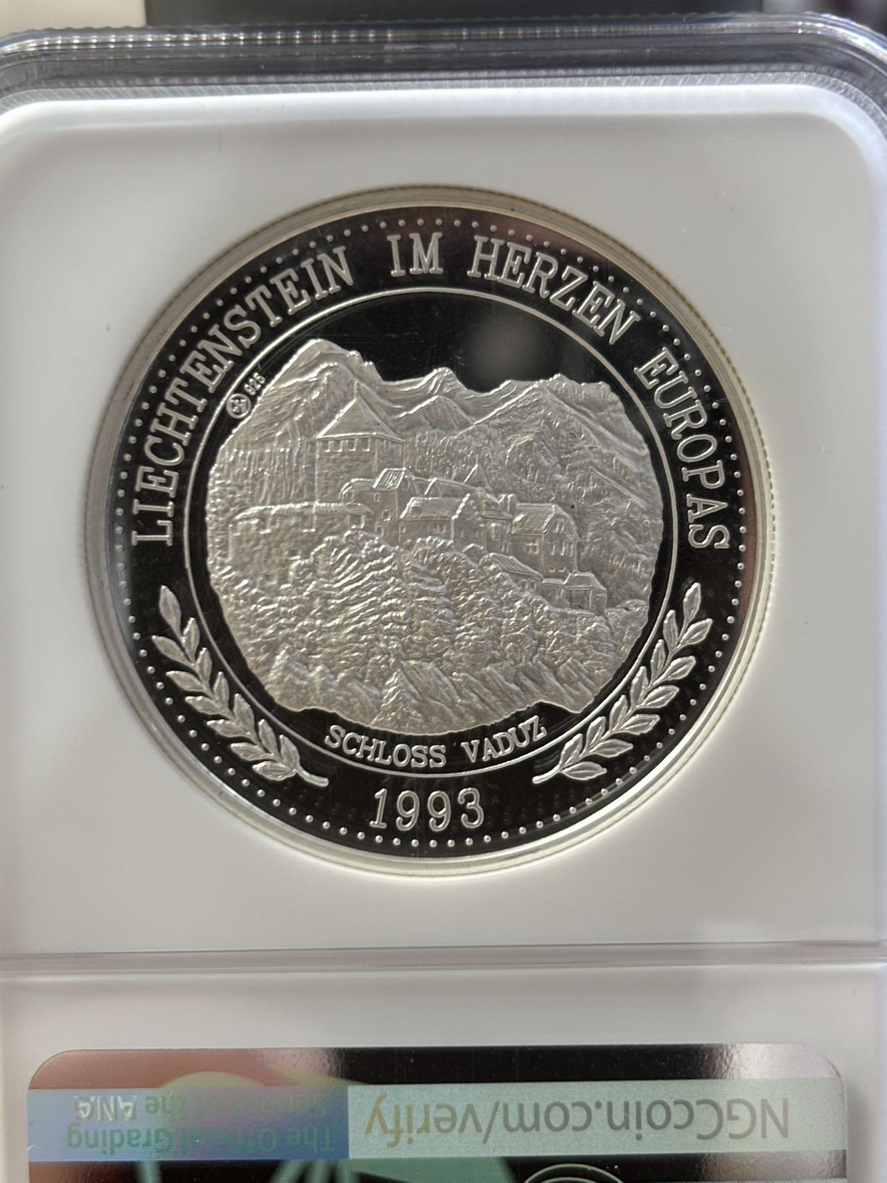 第187期拍卖 列支敦士登1993年瓦杜兹城堡加厚2盎司纪念彩银币NGC-PF68，999银，发行1500枚