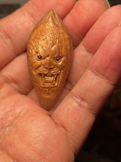 苏工名家王红秋个人作品展示 - 福利苏工核雕，纯手工雕刻，四花梅林大核君临天下，个性十足，等待有缘人，市场无同款，尺寸2。3x5。0喜欢的来