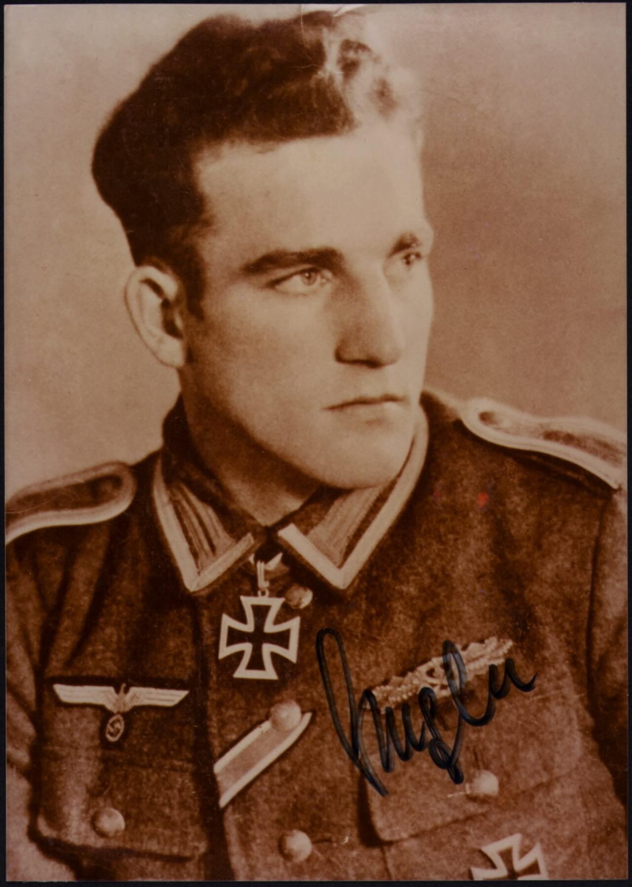 小驴勋章奖章收藏1月10日周六晚六点拍卖（珍爱和平，收藏战争，铭记历史，勿忘国耻，忠党爱国。有偿代拍，送拍规则在简介最后，参拍须阅读规则后再参拍，关系到运费包装发货时效真假辨别等关键信息，拍卖时不再发原图，看大图店主微信码在拍卖店铺介绍里）