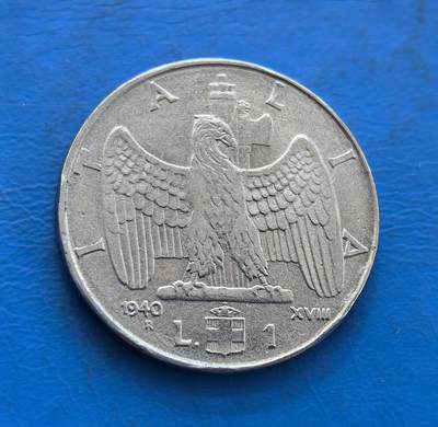 外国优质银币非洲美洲币，周六九点倒数截拍，满百包邮，持续收拍 - 意大利1940 年 1 里拉币，正面展法西斯鹰徽（政权标识），背面印维托里奥三世头像，银质币承载二战时期意大利君主制货币文化，兼具历史纪念与政权符号收藏价值。