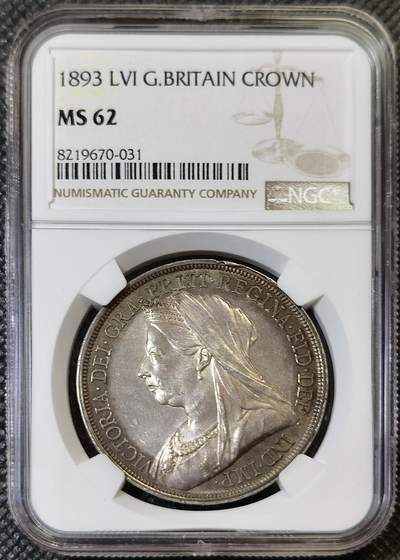 “甄选寰宇 · 臻藏岁华”新年精品场（直播拍卖）-甄臻铺-世界币章拍卖（第47期）送拍享返佣金等优惠多多 - NGC-MS62 1893年英国维多利亚女王批纱马剑克朗银币，地板打得极好
