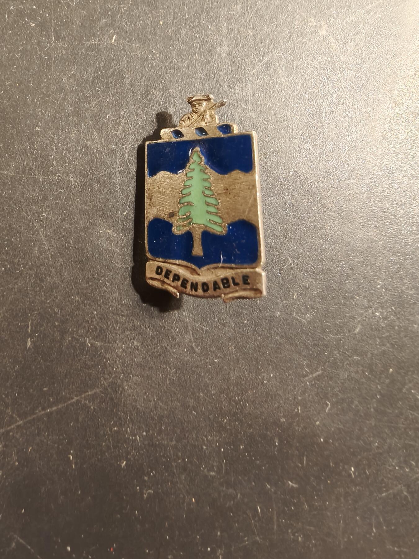 老王徽章第175期 美国陆军第383步兵团证章    二战时期横针版