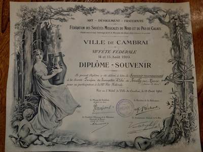 凯旋世界勋赏（第21期冬季大拍）（欢迎送拍）（对拍品有疑问请询问客服，不接受到手刀，出价默认拍品品相。请认真阅读拍卖规则！出价默认已认可！）（收到货请录制开箱视频，无视频概不处理问题。） - 1910年法国诺尔-加来海峡音乐协会联合会颁发的纪念证书，表彰参与康布雷第七届联邦音乐节的音乐社团