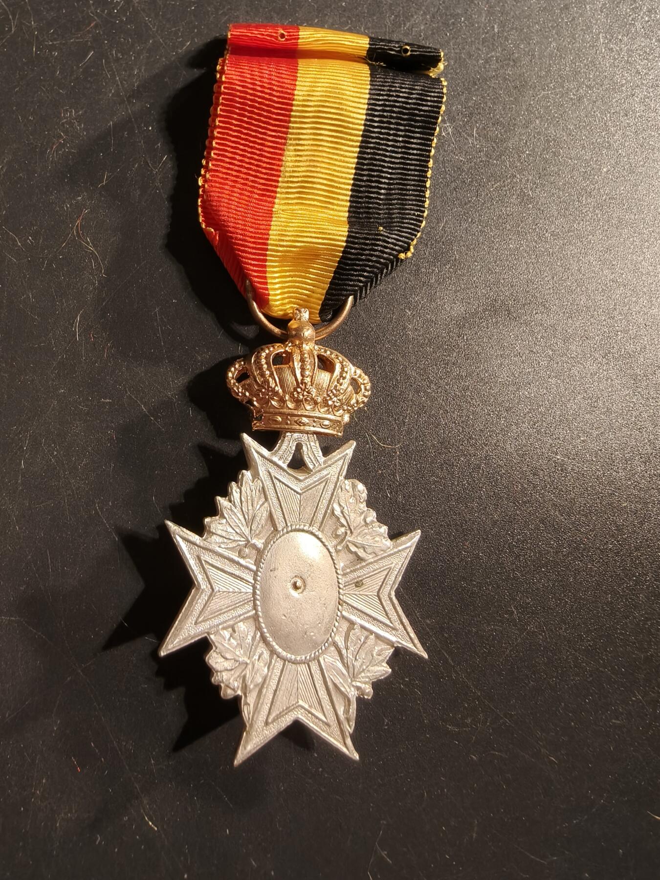 老王徽章第175期 比利时金级工业特别勋章