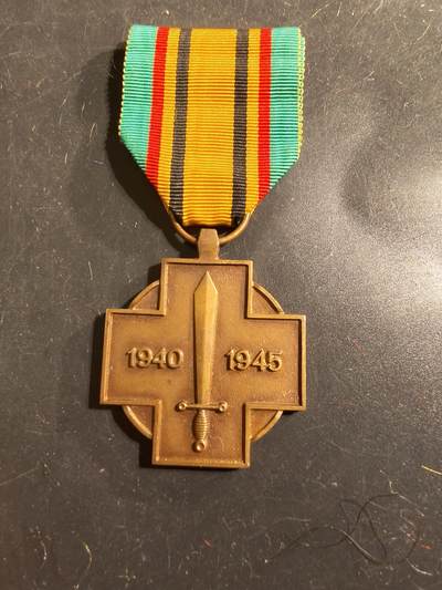 老王徽章第175期 - 比利时1940-1945年军事战斗人员十字奖章
