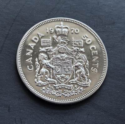 外国优质银币非洲美洲币，周六九点倒数截拍，满百包邮，持续收拍 - 加拿大1970 年 50 分精制币，正面是伊丽莎白二世像，背面展加拿大国徽（双狮护盾），币面工艺细腻，国徽细节清晰，具英联邦货币收藏与历史价值。