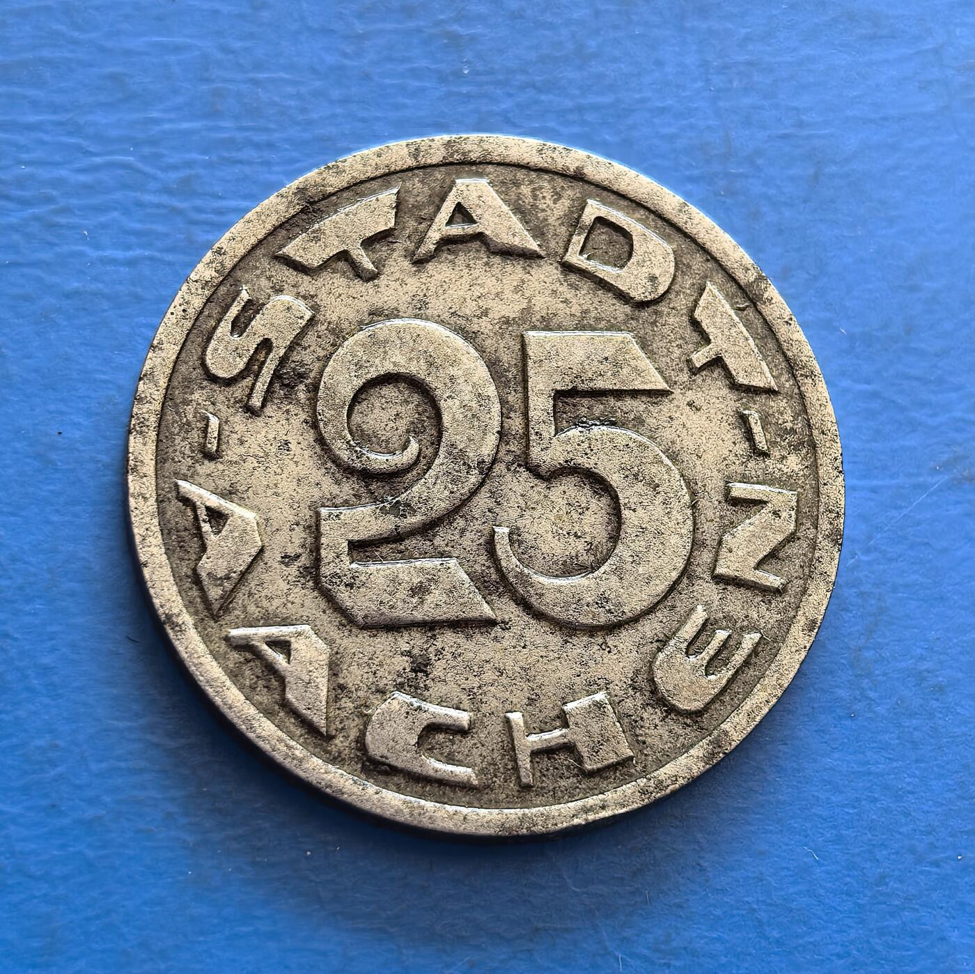 外国优质银币非洲美洲币，周六九点倒数截拍，满百包邮，持续收拍 德国1920 年亚琛 25 芬尼应急币，正面标 “STADT AACHEN”+ 币值，背面展犬形纹饰 + 1920 年份，承载魏玛初期德国地方应急货币文化，兼具趣味纹饰与地域历史收藏价值。