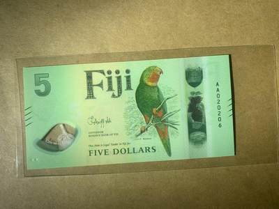 【礼羽收藏】🌏世界钱币拍卖第124期 - 【AA020206】全新UNC 2025年斐济新版5元塑料钞  AA首发冠无3457尾6 数三朦胧号
