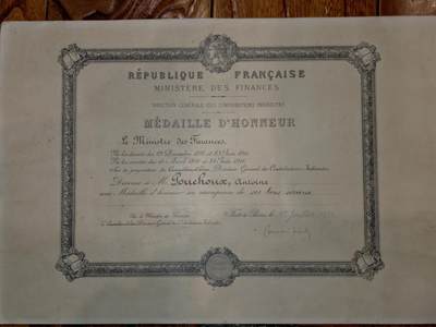 凯旋世界勋赏（第21期冬季大拍）（欢迎送拍）（对拍品有疑问请询问客服，不接受到手刀，出价默认拍品品相。请认真阅读拍卖规则！出价默认已认可！）（收到货请录制开箱视频，无视频概不处理问题。） - 1934年法国财政部颁发的荣誉奖章证书，表彰间接税总局职员的优秀服务