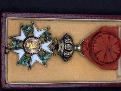 凯旋世界勋赏（第21期冬季大拍）（欢迎送拍）（对拍品有疑问请询问客服，不接受到手刀，出价默认拍品品相。请认真阅读拍卖规则！出价默认已认可！）（收到货请录制开箱视频，无视频概不处理问题。） - 法国第二帝国珠宝商版本荣誉军团勋章带盒少见