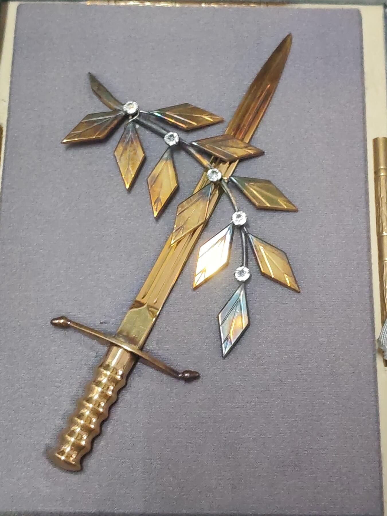 韵星假日拍卖第三十六期 -- Rimey Holidays Auction 36 民主德国士官/军官服役二十五周年纪念 大宝剑 带原盒  塑料未裂