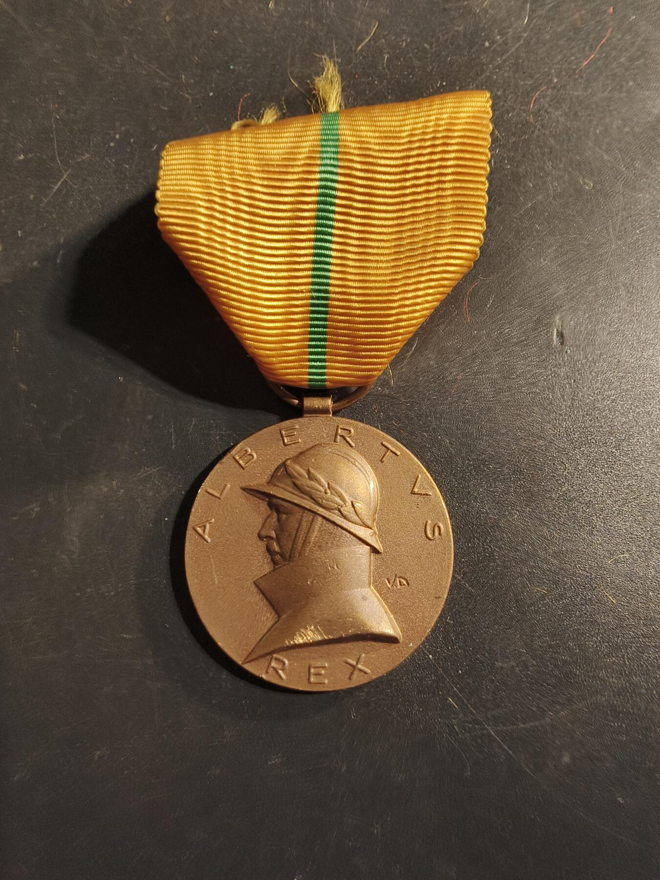 老王徽章第175期 比利时阿尔贝一世国王执政纪念章