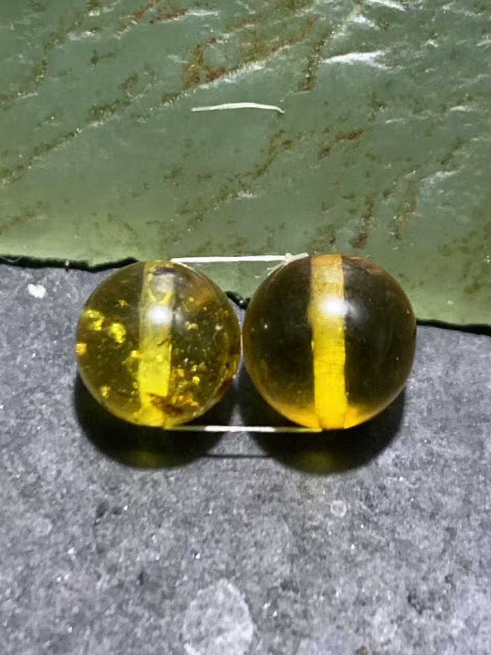 天然金珀通货圆珠一对，