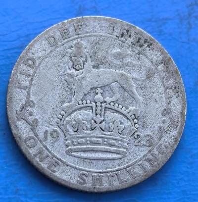 外国优质银币非洲美洲币，周六九点倒数截拍，满百包邮，持续收拍 - 英国1923 年乔治五世 1 先令银币纯银价50元，带王室头像与王冠雄狮元素，承载英联邦货币史，流通包浆显岁月感，兼具银质价值与殖民时期钱币收藏属性。