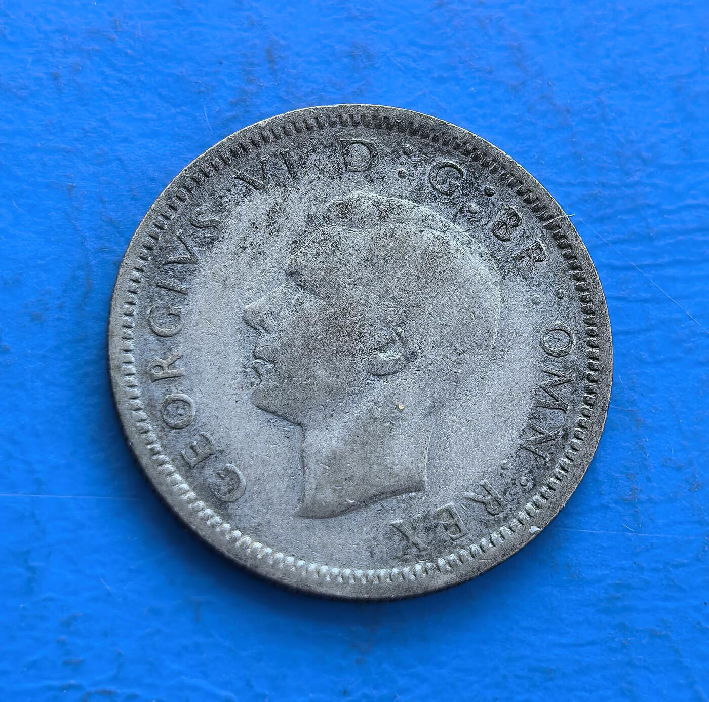 外国优质银币非洲美洲币，周六九点倒数截拍，满百包邮，持续收拍 英国 1940 年 6 便士银币，正面皇冠配 “GR” 花押、“FID DEF IND IMP” 铭文，背面是乔治六世头像，战时年份 + 君主题材，银质币兼具历史与材质收藏价值。