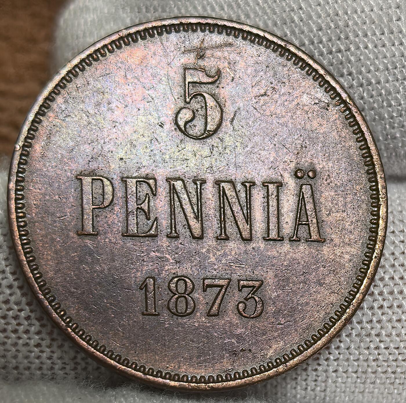 外国优质银币非洲美洲币，周六九点倒数截拍，满百包邮，持续收拍 芬兰1873 年 5 芬尼铜币，正面标币值与 “PENNIA”，背面展王冠 + 装饰纹（沙俄统治期标识），承载芬兰早期货币文化，兼具地域历史与复古纹饰收藏价值。